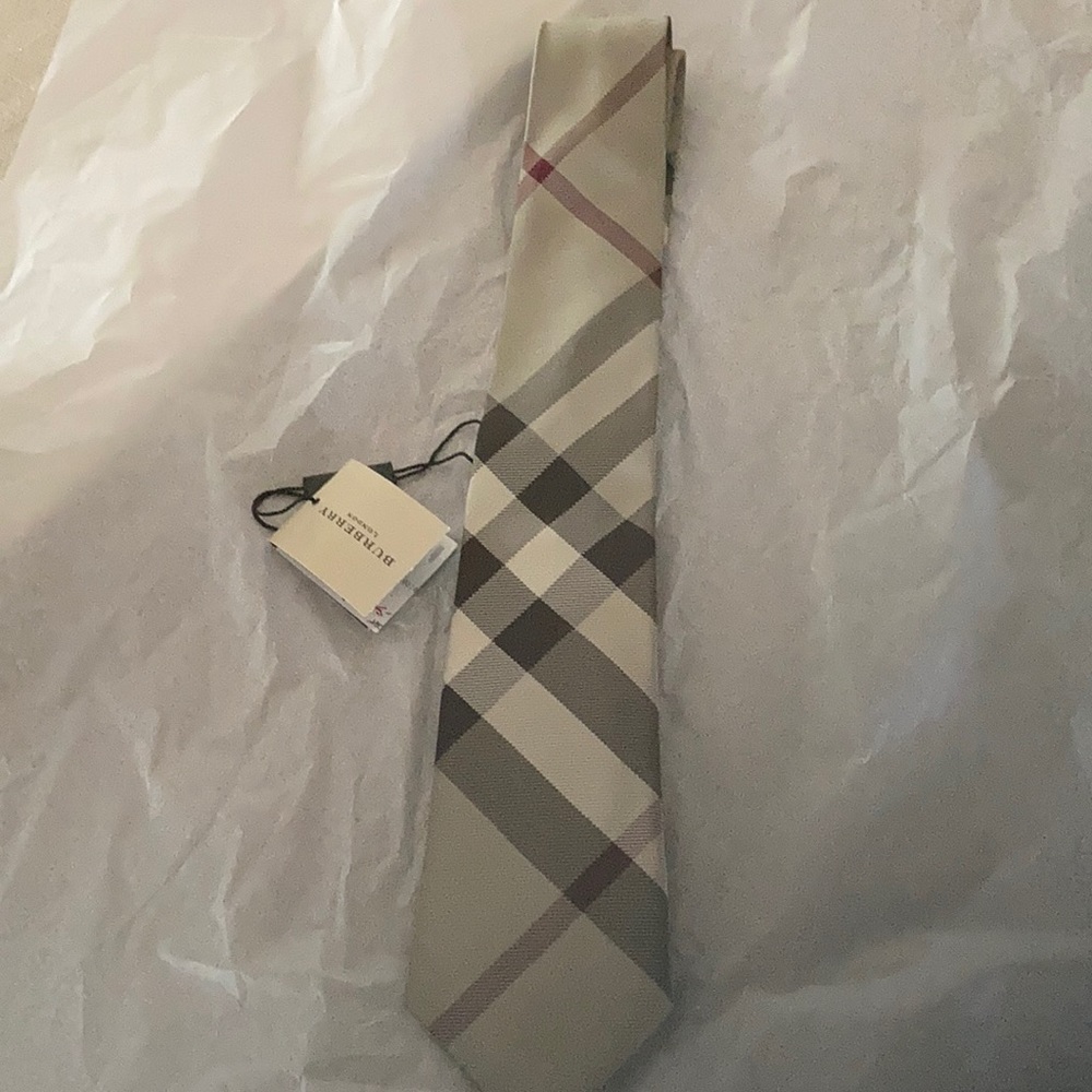 Men’s Burberry smoked trench tie